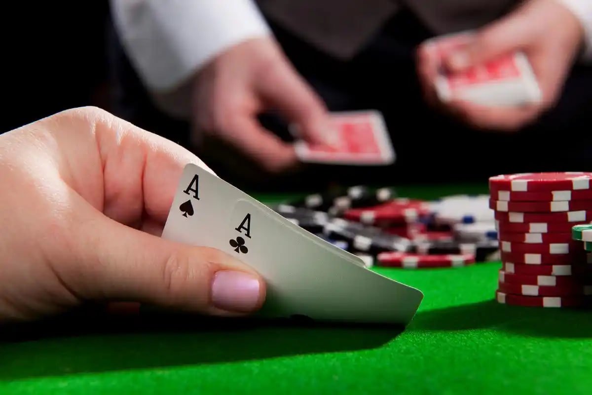 Studio kasino langsung Spadegaming dengan dealer profesional dan multi-kamera